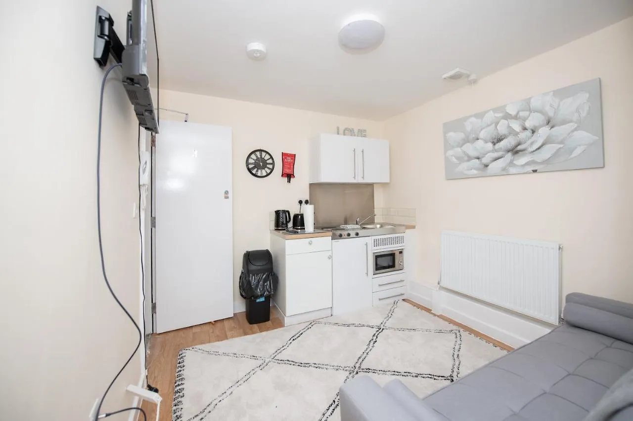 Modern Studio Apartments In Castle St Southampton