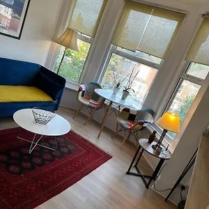  Apartment Double Bedroom Close To Common Park & Centre