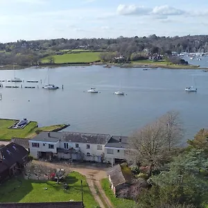  Apartment Brooklands Farm Hamble River With River Frontage And Garden